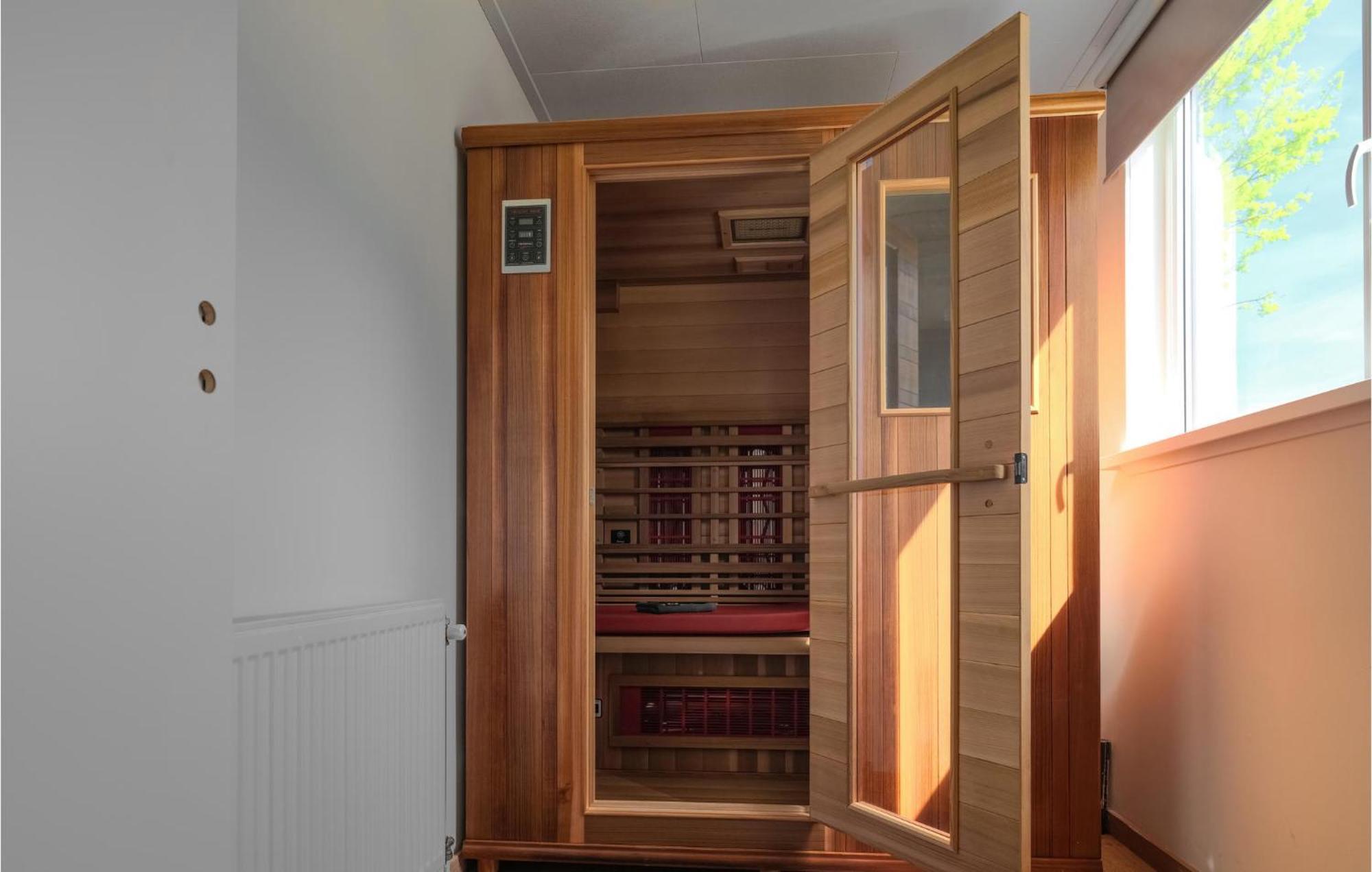 Nice Home In Heinkenszand With Sauna Dış mekan fotoğraf