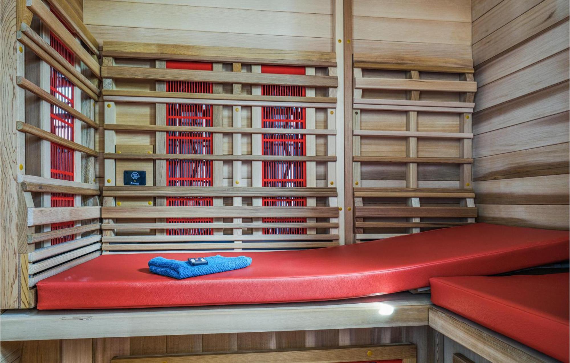 Nice Home In Heinkenszand With Sauna Dış mekan fotoğraf